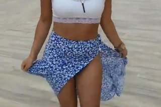 Bakı bulvarına blogger qız elə geyimdə gəldi ki, alt paltarına kimi göründü - VİDEO