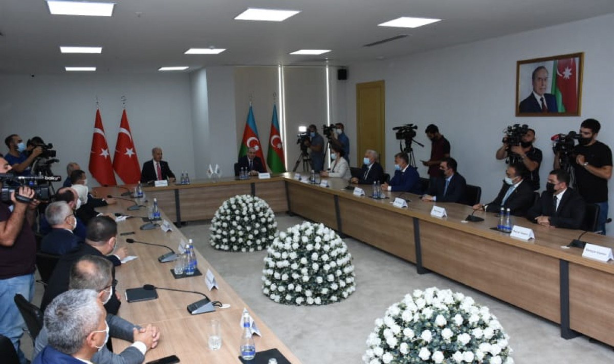 YAP və AK Partiya nümayəndə heyətləri arasında görüş keçirilib