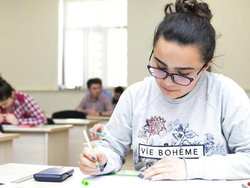 Bu gün 19 mindən çox abituriyent qəbul imtahanı verəcək