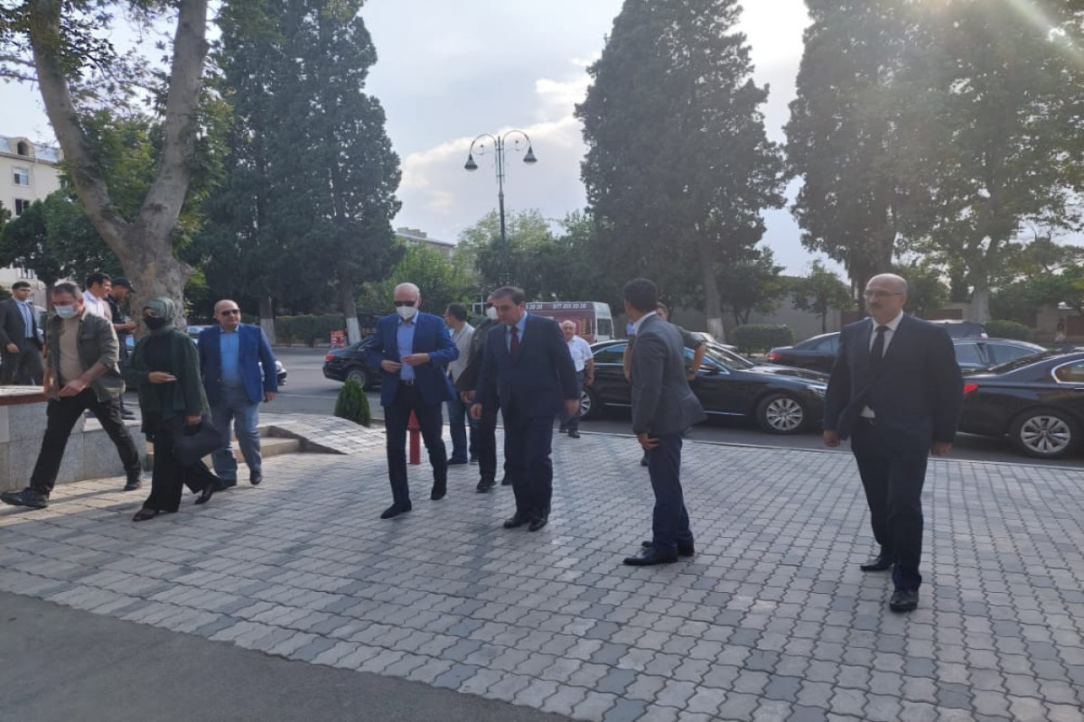 AK Partiyanın nümayəndə heyəti Gəncədə Ermənistanın raket atdığı ərazidə olub- FOTO