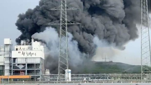 Almaniyada kimyəvi tullantı zavodunda güclü partlayış: Ölən, yaralanan və itkin düşənlər var - VİDEO