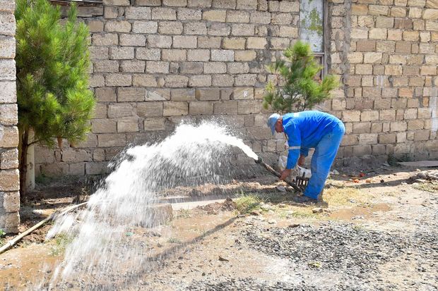Özünü “Azərsu”nun əməkdaşı kimi göstərən şəxs sakinlərdən küllü miqdarda pul götürüb - FOTO