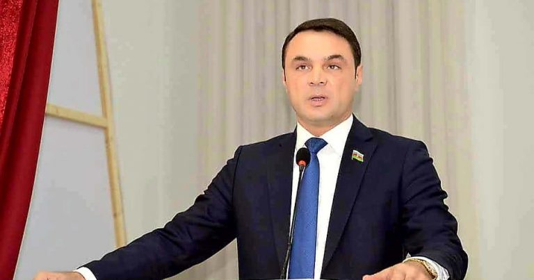 Milli Məclisin deputatı sərxoş halda polisi döyüb?