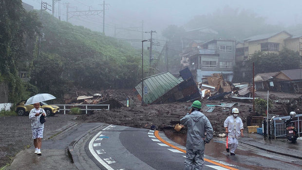 Yaponiyada təbii fəlakətə görə 64 min insanın təxliyəsi gözlənilir - VİDEO