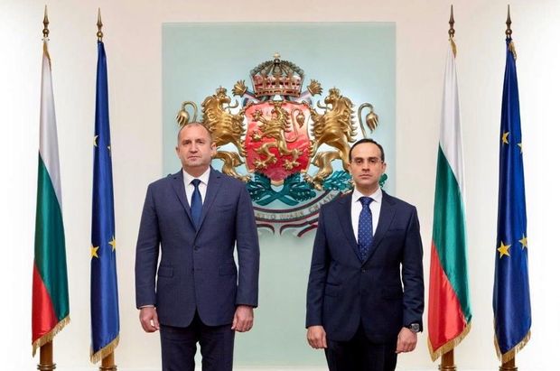 Azərbaycanın Bolqarıstandakı səfiri Hüseyn Hüseynov öz etimadnaməsini Rumen Radevə təqdim edib - FOTO