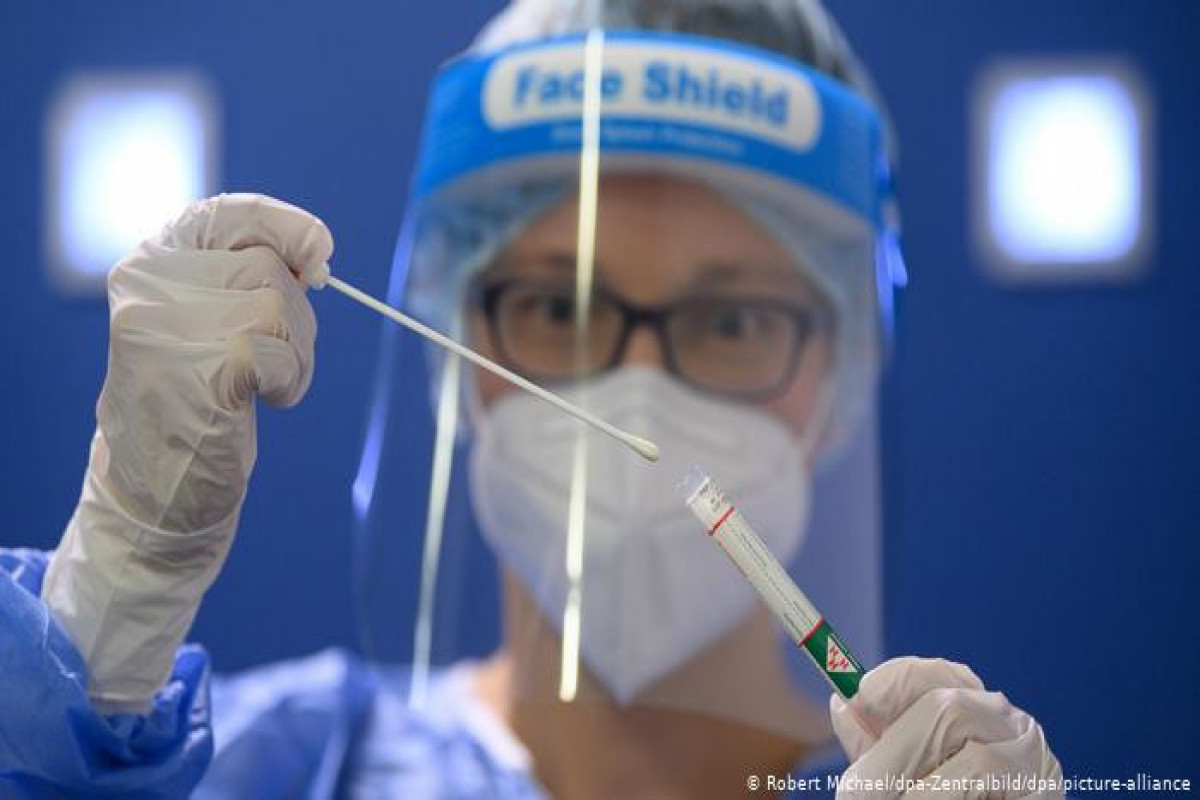 Almaniya ölkəyə gələnlərdən məcburi COVID-19 testi tələb edir