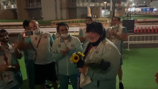 İrina Kindzerska Olimpiya kəndində alqışlarla qarşılanıb – VİDEO