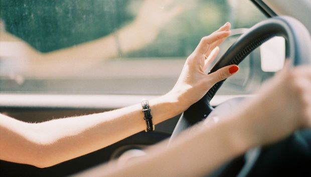 В Баку пьяная женщина-водитель совершила ДТП - ФОТО