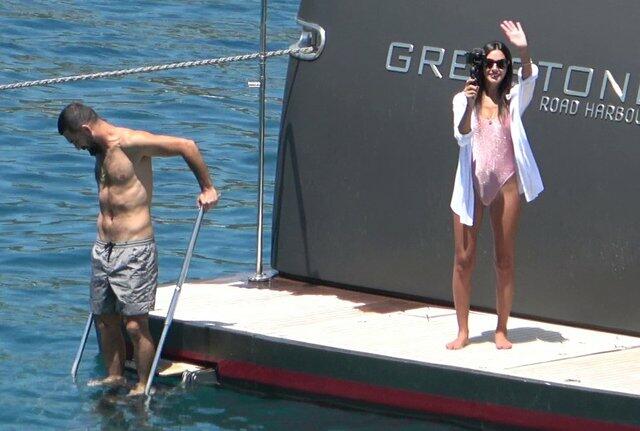 Arda Turan xanımı ilə tətildə - FOTO