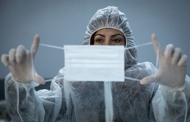 Alimlər açıqladı: Pandemiyanın qarşısını almaq üçün vaksinasiya kifayət etmir