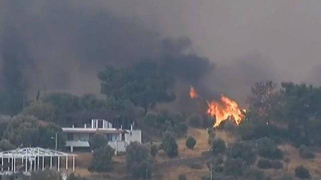 Bodrumda yanğın yaşayış yerlərinə keçir - Video