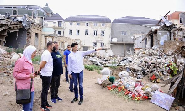 Xarici jurnalistlər Gəncədə erməni cinayətləri ilə tanış olublar - FOTO