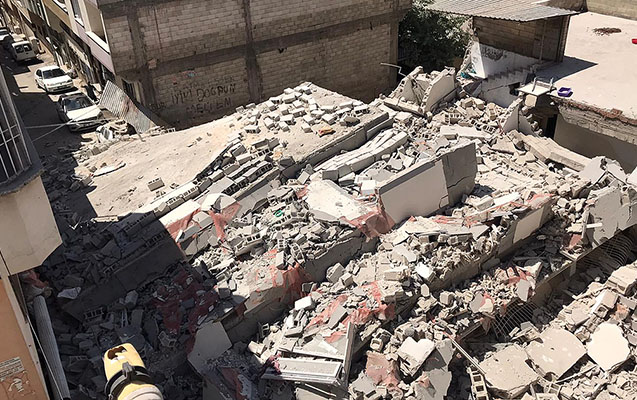 Türkiyədə bina çökdü - Foto