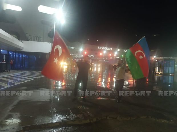 Azərbaycanın yanğınsöndürənlərinin növbəti qrupu Türkiyəyə çatıb - FOTO