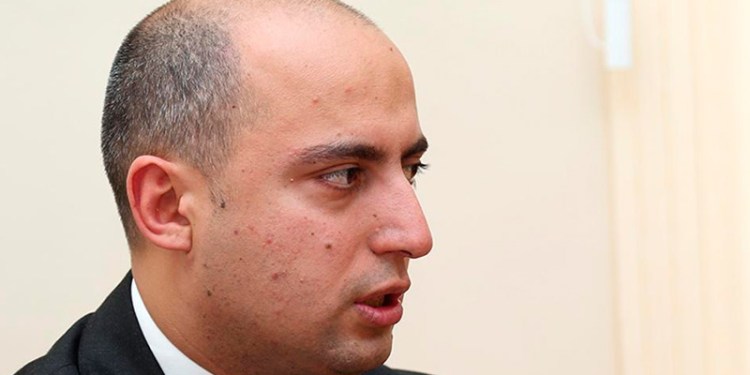 Emin Əmrullayevin imtahan işgəncəsi müəllimləri qiyama qaldırdı – Video/Fakt