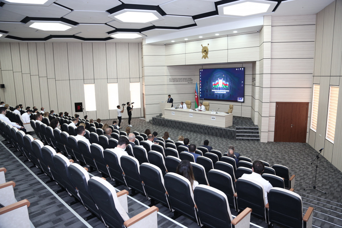 Baş Prokurorluqda “Sosial təhlükədə olan uşaqların müdafiəsi üçün təxirəsalınmaz tədbirlər” mövzusunda müşavirə keçirilib