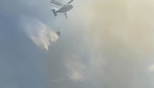 Yardımlıda davam edən meşə yanğınlarının söndürülməsinə helikopter cəlb edilib - FOTO/VİDEO