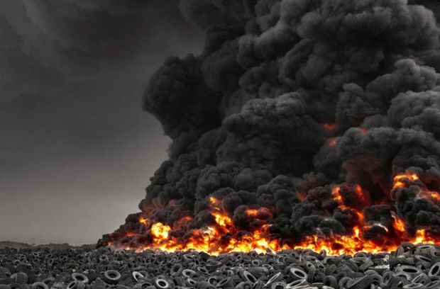 Dünyanın ən böyük təkər zibilliyində yanğın baş verib – VİDEO