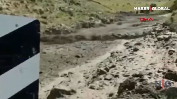 Türkiyədə palçıq və qaya parçalarından ibarət sel əmələ gəlib - VİDEO