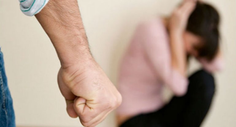 Bakıda qadını dəmir parçası ilə hədələyib soydular