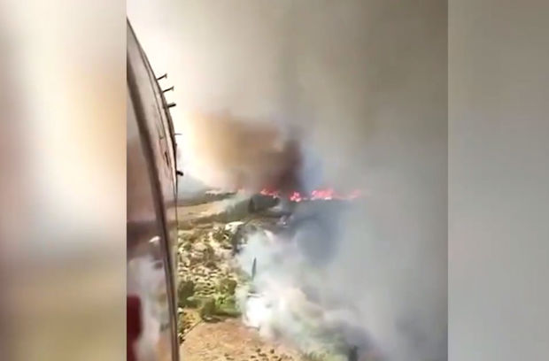 Yunanıstanda meşə yanğınlarının təyyarədən görüntüsü - VİDEO