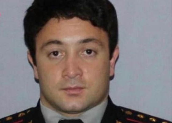 Cinayətkarın qumbara partlatması nəticəsində xəsarət alan polis vəfat etdi