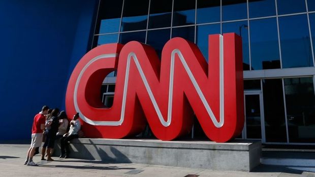 Телеканал CNN уволил троих сотрудников из-за посещения офиса без вакцинации