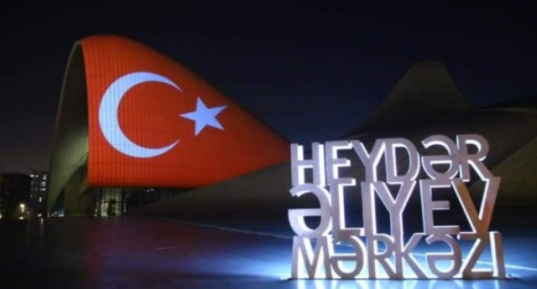 Heydər Əliyev Mərkəzi Türkiyəyə dəstək məqsədi ilə bu ölkənin bayrağına bürünəcək