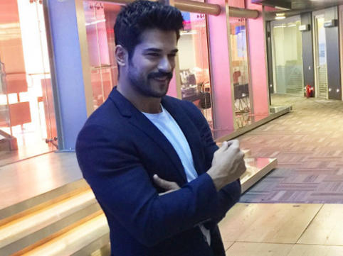 Burak Özçivitin fanatlarına pis xəbər - Kökəlib bu hala düşdü - FOTO