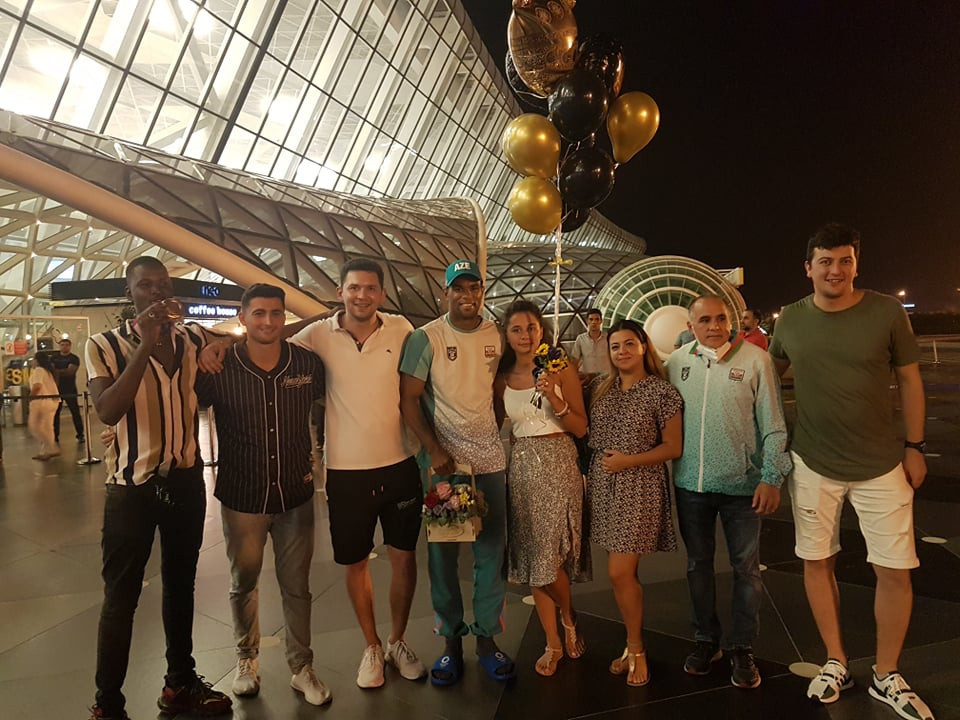 Tokio-2020-də bürünc medal qazanan Azərbaycan boksçusu Bakıya qayıdıb - FOTOLENT