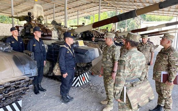 Müdafiə naziri Kəlbəcər və Laçındakı hərbi hissələrdə olub - FOTO/VİDEO