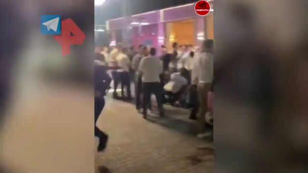 Rusiyada restoranın işçiləri ilə qonaqlar arasında kütləvi dava oldu - VİDEO