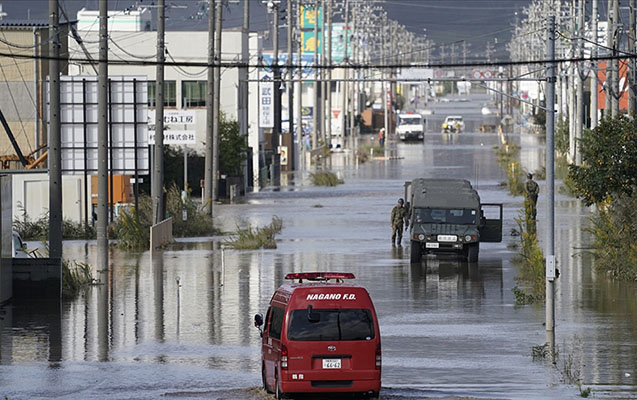 Yaponiyaya iki qasırğa yaxınlaşır, əhaliyə xəbərdarlıq edildi