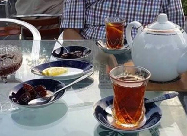 Sumqayıt bulvarında çay 50 manata satılır — VİDEO