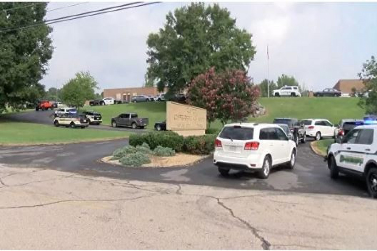 ABŞ-da küçədə naməlum silahlı şəxsin görünməsi səbəbilə yaxınlıqdakı məktəblər bağlanıb