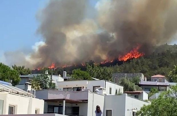 Bodrumda meydana gələn yeni yanğın yaşayış massivlərinə doğru genişlənir