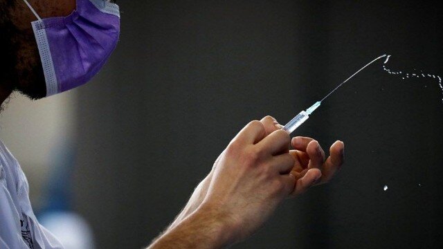 Minlərlə insana peyvənd əvəzinə duzlu su VURULDU