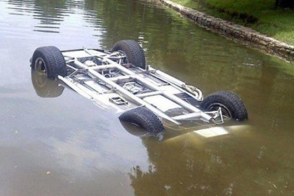 Sabirabadda avtomobil kanala düşüb: Sürücü ölüb