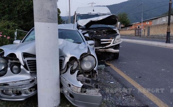 Qaxda yol qəzası: Beş nəfər xəsarət aldı - FOTO