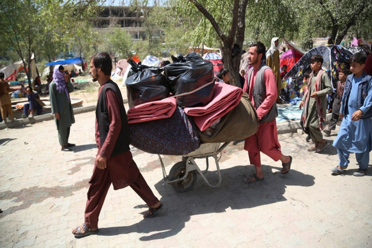 KİV: Döyüşlər səbəbindən son 3 ayda Əfqanıstanda 390 min insan evini tərk edib