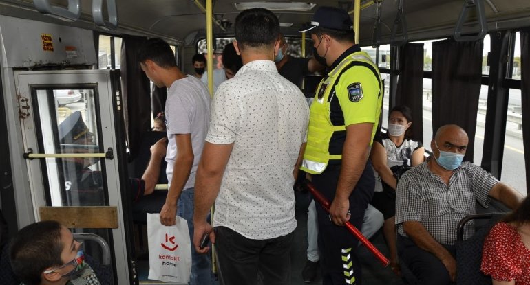 Maska taxmayan şəxslər avtobuslardan düşürüldü