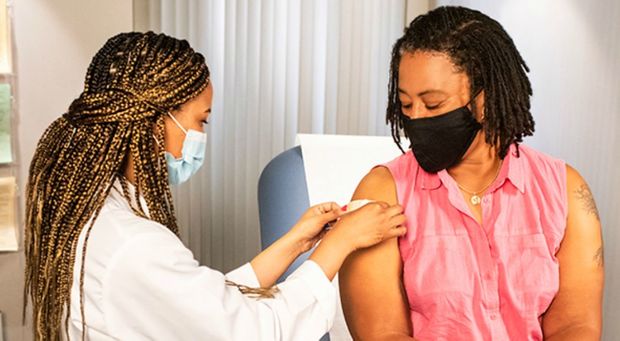 ABŞ-da koronavirusun daha bir dalğası başladı: Peyvəndin üçüncü dozası təsdiqləndi