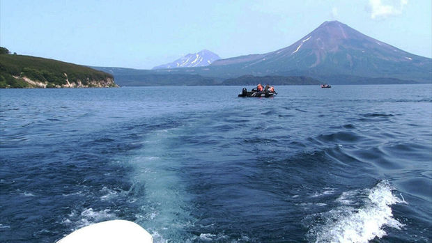 Kamçatkada qəzaya uğrayan helikopter gölün dibində tapıldı