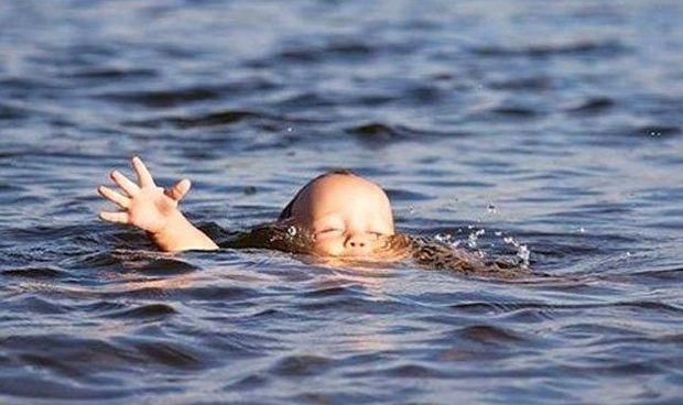 Azərbaycanda dəhşətli hadisə: Ana bir yaşlı övladını su kanalına atdı