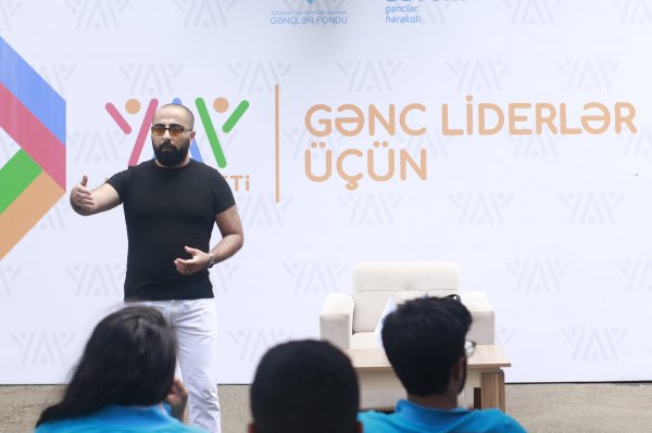 Psixoloq Rövşən Nəcəfov “Gənc Liderlər üçün Yay Universiteti”ndə təlim keçib - FOTOLAR