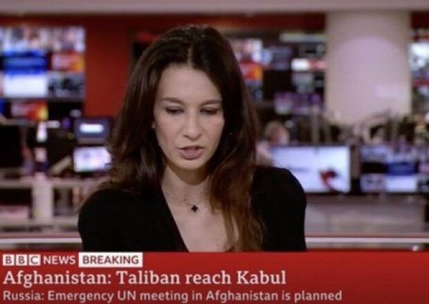 Efirdə Talibandan bəhs edən aparıcı həyatının şokunu yaşadı - VİDEO