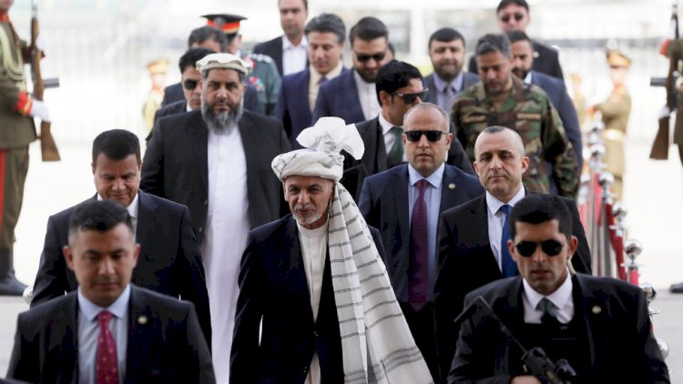 Səfirliyin hesabını oğurlayıb prezidenti təhqir etdilər