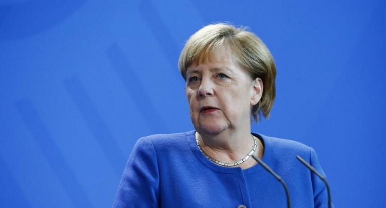 Merkel 10 min Əfqan qaçqınını qəbul etməyə hazır olduğunu bəyan edib