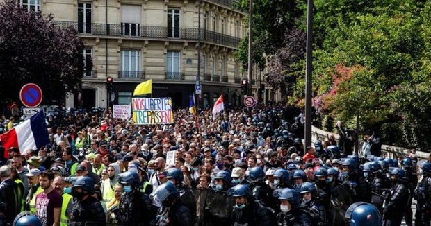 Koronavirus pasportuna etiraz edən insanlar Paris küçələrinə axışdılar - VİDEO