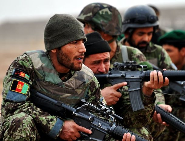 Tacikistan Əfqanıstandan qaçan hərbçiləri qəbul edir